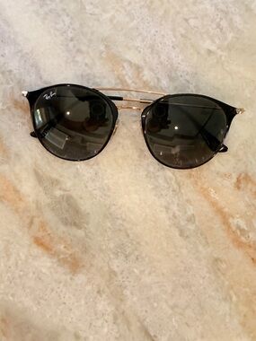 Ray-Ban Men’s Black Lensed Round Double-Bridge Sunglasses with Gold Frame